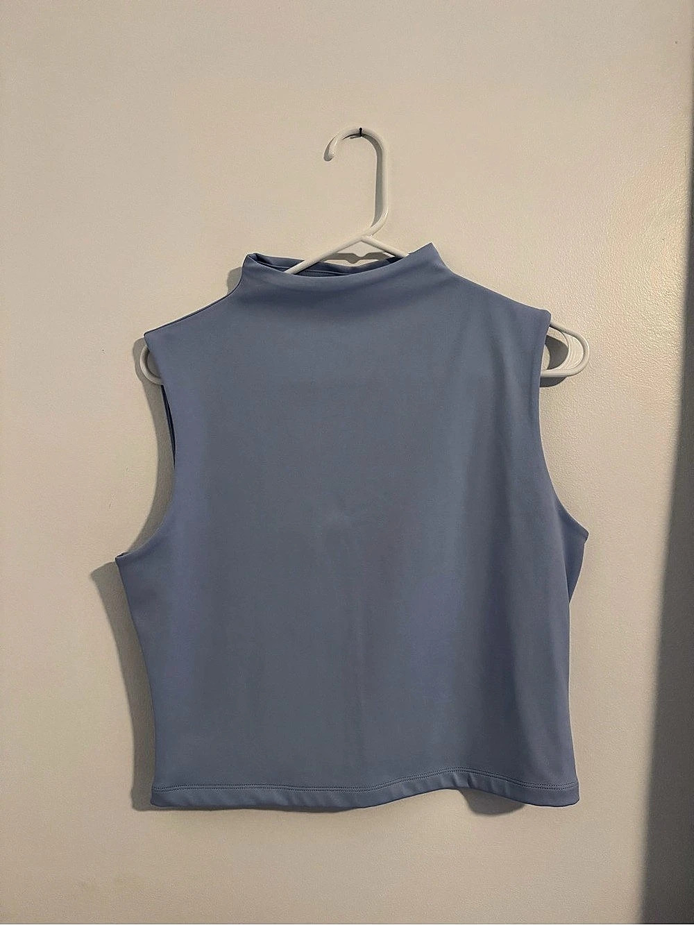 Express Body Contour High Compression Mock Neck Tank - Picture 2 of 3
